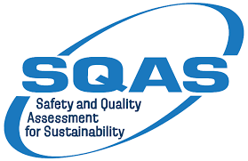 Logo bleu avec le texte SQAS accompagné de "Safety and Quality Assessment for Sustainability" sur fond blanc.