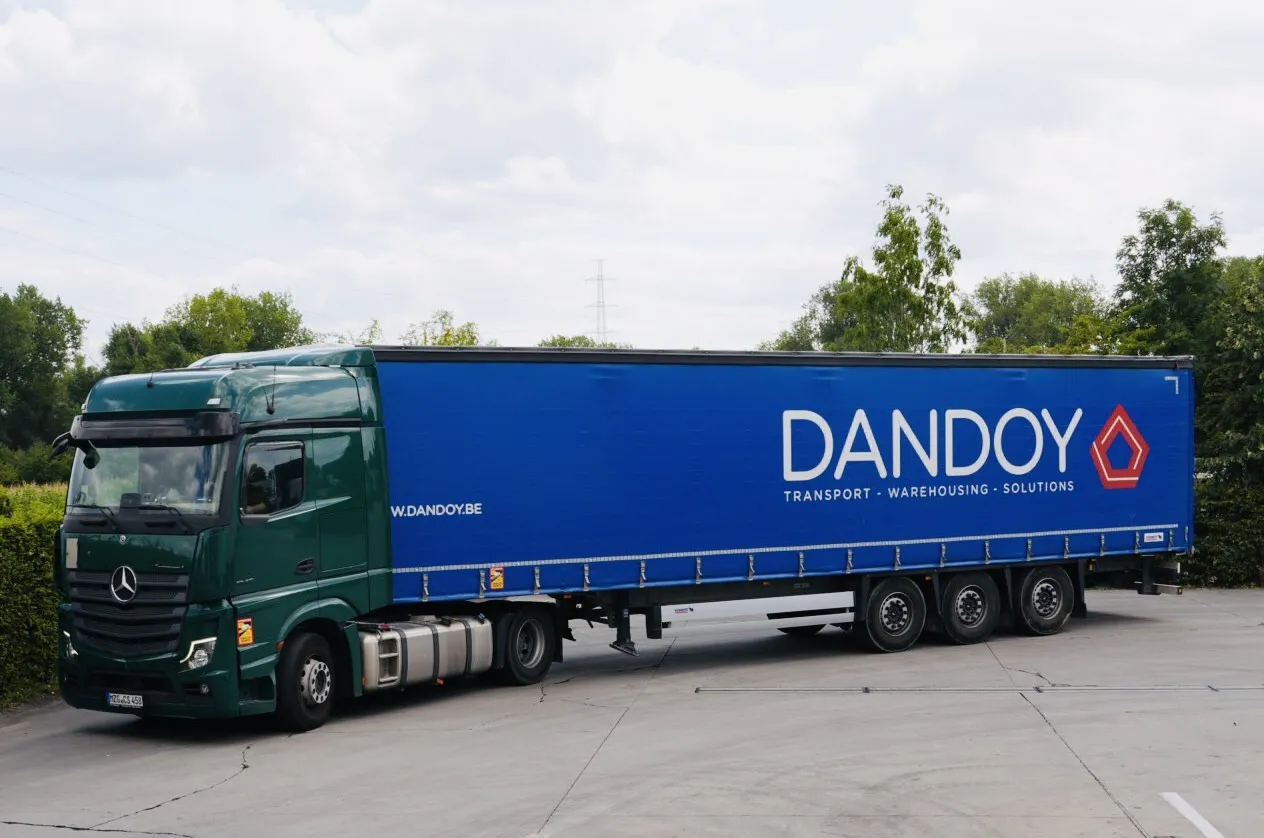 Camion Dandoy Transports de profil