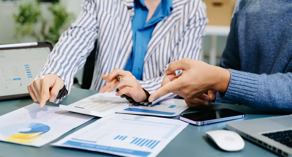 Mains du credit collector chez DANDOY
